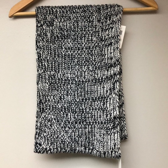 NWT Calvin Klein infinity black & white scarf - Picture 7 of 10
